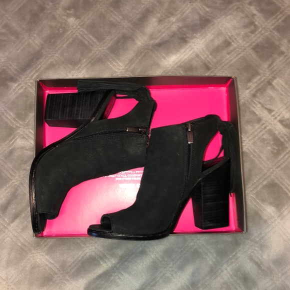 VINCE CAMUTO Kylenna Black Open Toe Ankle Booties - Picture 4 of 8